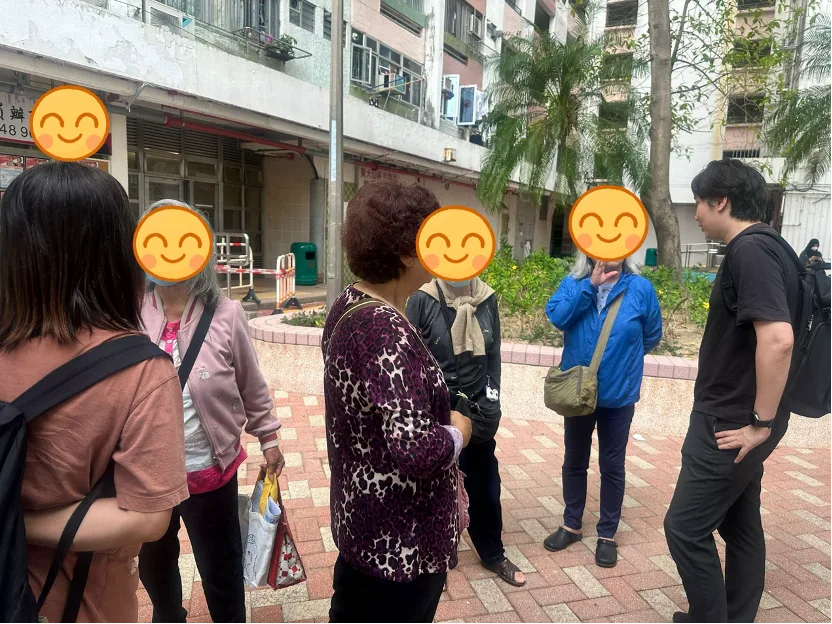 善澤義工落區與多位長者交流，了解社區日常需要